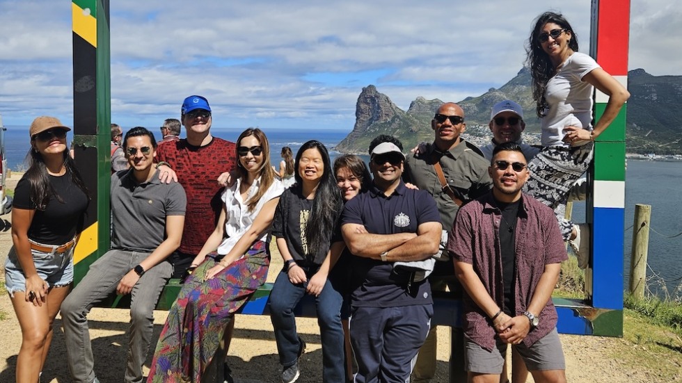 Many students visit famous South African sites before the project work starts. A team enjoys the views from Chapman’s Point Drive.